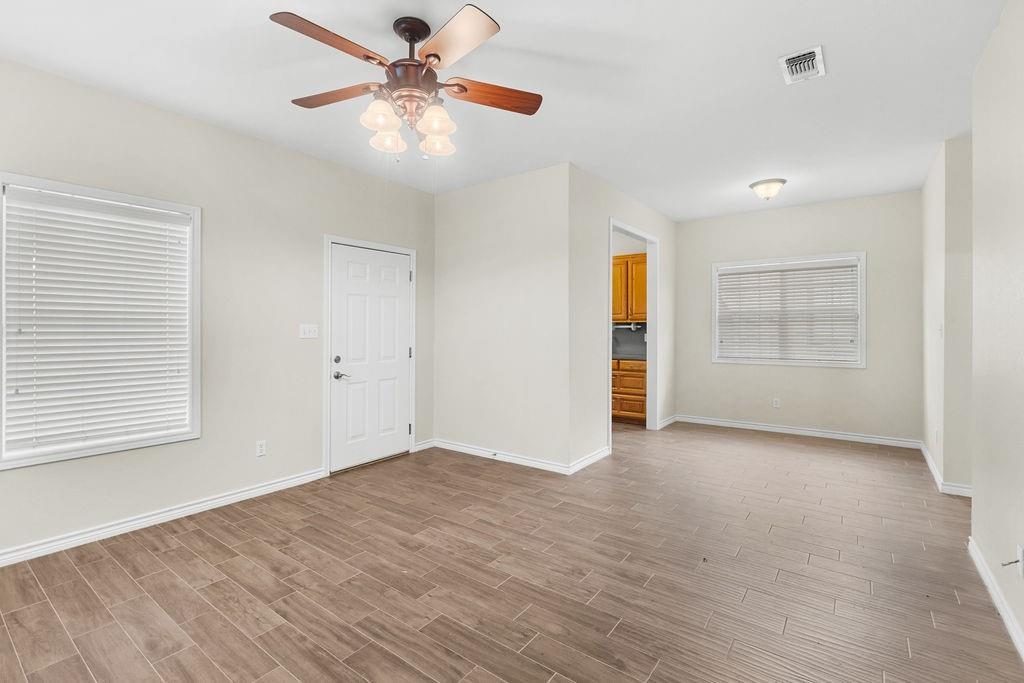 811 W Woodard Street