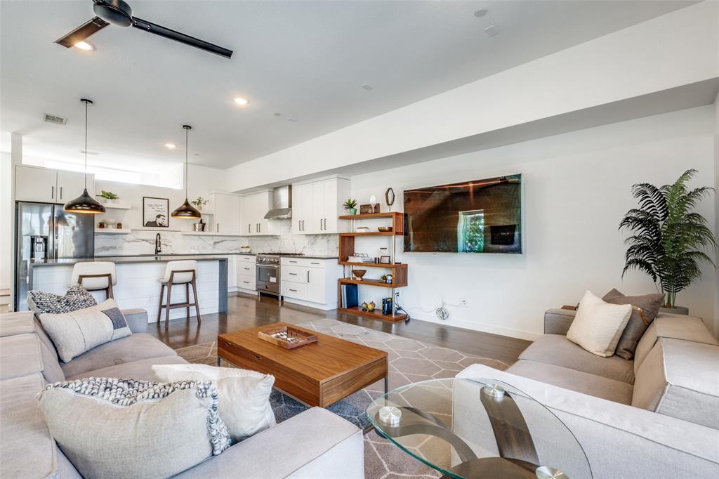 1901 N Carroll Avenue 105