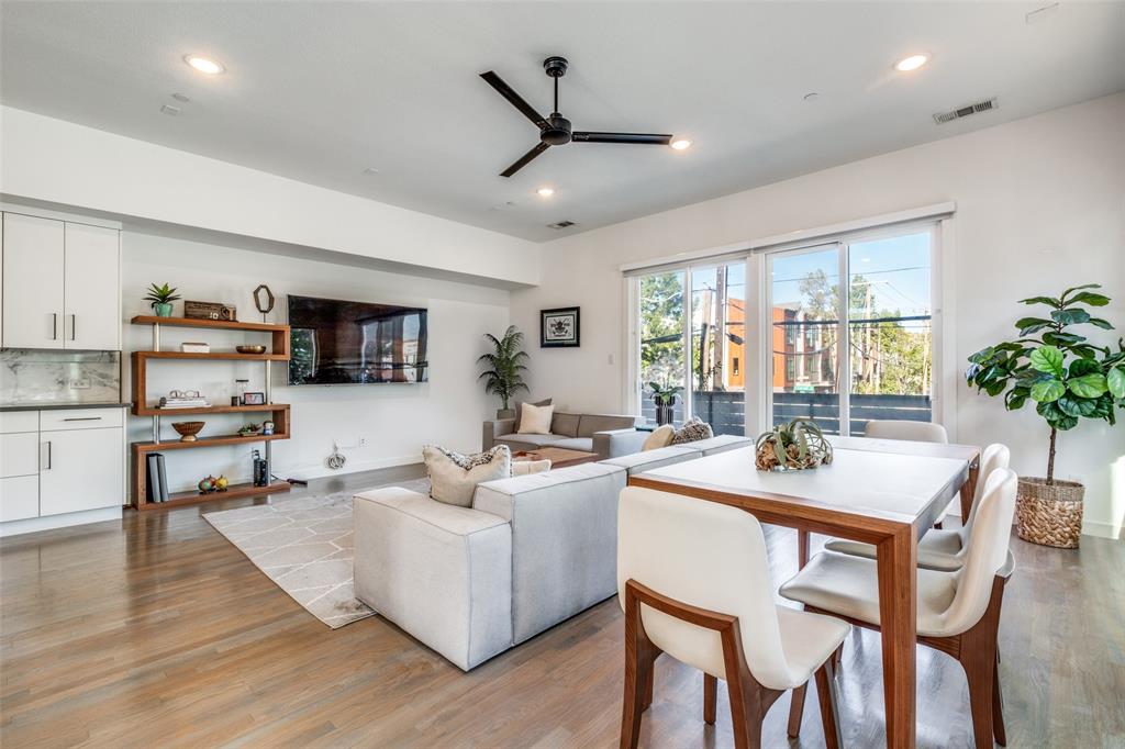 1901 N Carroll Avenue 105