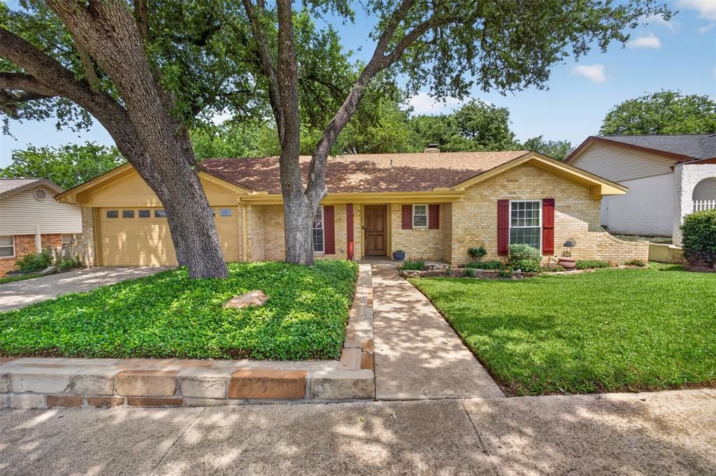 Photo of 937 Harwood Terrace, Bedford, TX 76021 (MLS # 21251067)