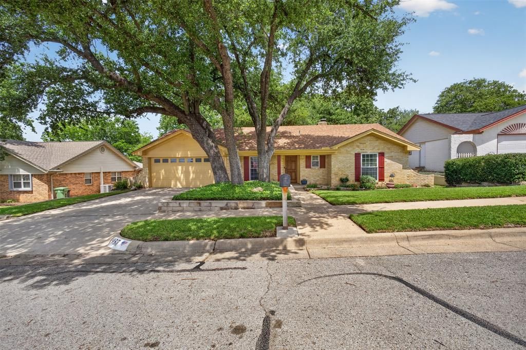 Photo of 937 Harwood Terrace, Bedford, TX 76021 (MLS # 21251067)