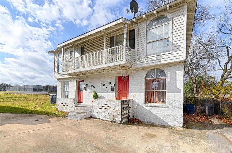 Seize a rare opportunity in the heart of Oak Cliff with this value-add duplex, ideally located just minutes from the Bishop Arts District and Downtown Dallas. This property at 305 & 307 N Oak Cliff Blvd is being sold as-is, offering the perfect 'blank canvas' for investors or owner-occupants to build instant equity in one of Dallas’s most explosive markets.

The property features two units, each with 2 bedrooms and 1 bathroom. Unit 305 is currently vacant and ready for immediate transformation, while Unit 307 remains occupied. Situated on a prime corner lot with a private backyard, this duplex is walking distance to the historic charm of Jefferson Blvd and the eclectic dining and shopping of Bishop Arts. Skip the preservation restrictions and create a custom modern masterpiece where location is everything. This high-potential asset is ready for its next chapter with immediate occupancy potential.