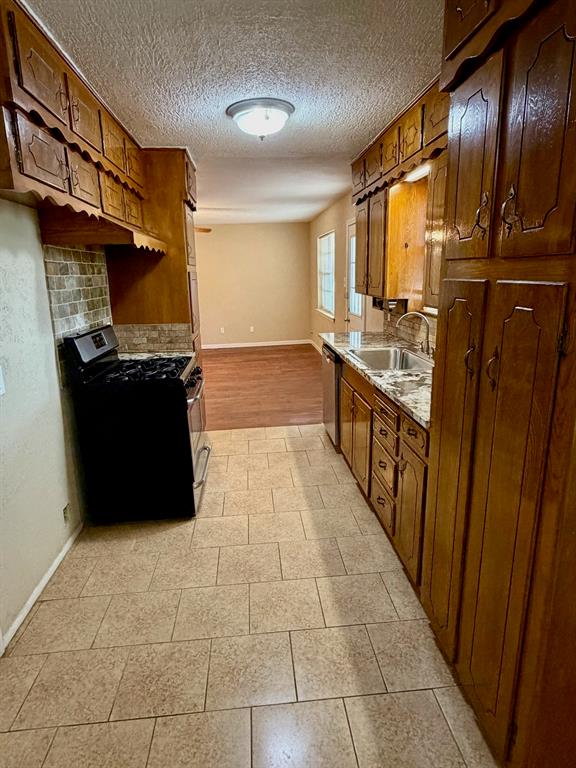 5916 Bowling Drive