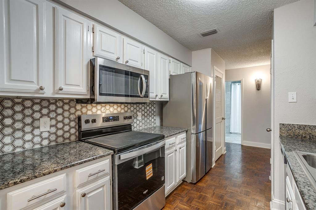 Chasewood Oaks Condo - Residential