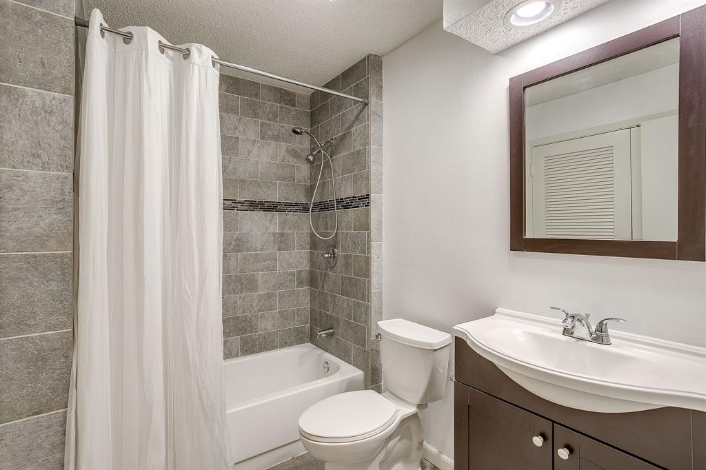 Chasewood Oaks Condo - Residential