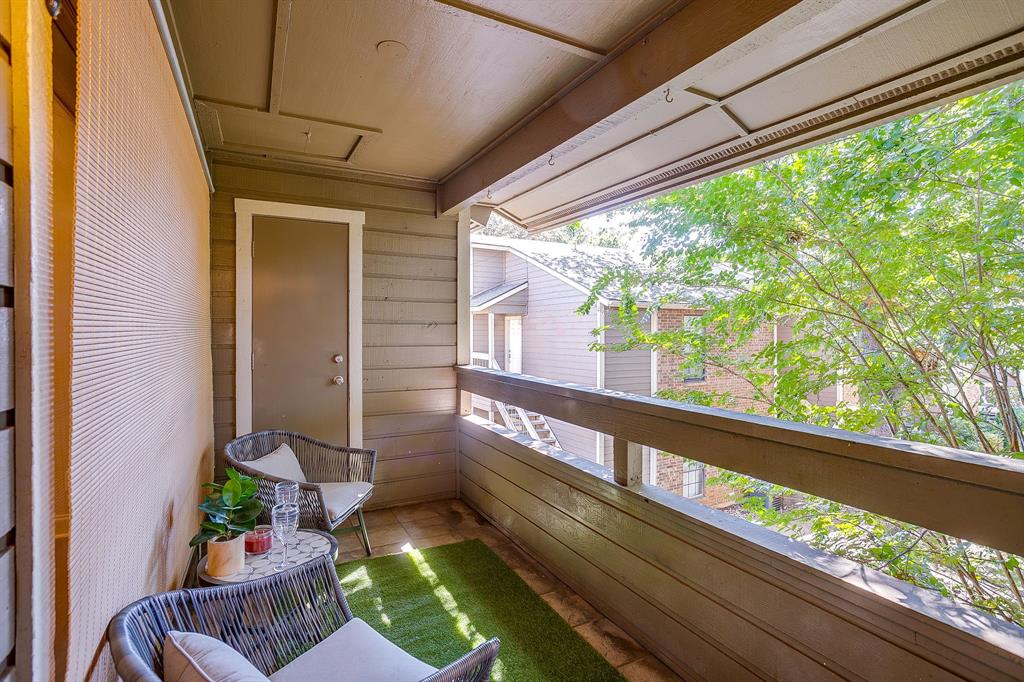 Chasewood Oaks Condo - Residential