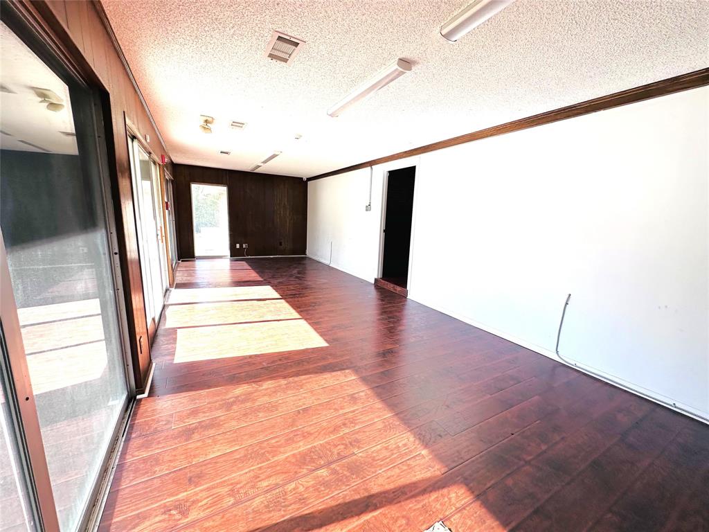 Files Valley - Commercial Sale