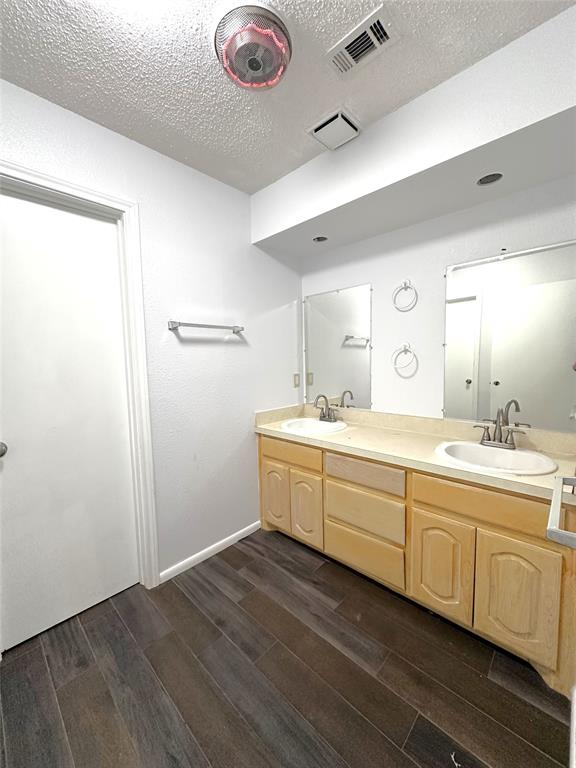 Files Valley - Commercial Sale