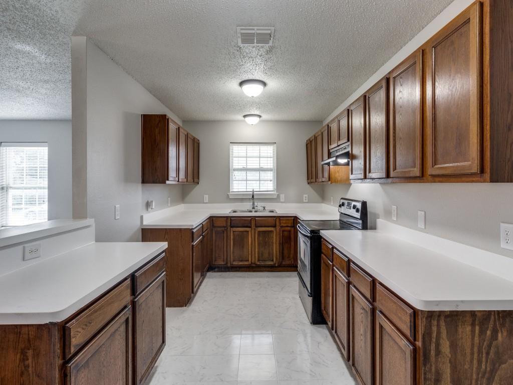 Lincoln Manor 03 - Residential