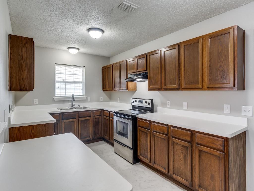 Lincoln Manor 03 - Residential