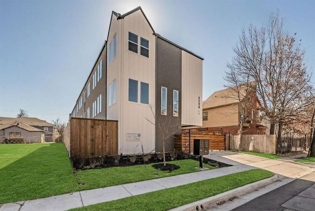 East Columbia Place - Residential