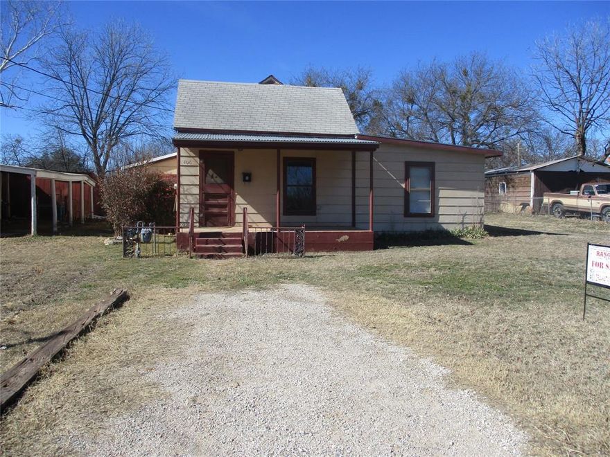 Small Home on Edge of Town. Very Clean Two Bedroom, 2 Bath. Living Room, Kitchen has Electric Cookstove and a Refrigerator, Washer Hookup in Kitchen. Dryer Hook up in Bonus Room that has a Closet. Back Bedroom with Shower Bath, Master Bath had Closet and Full Bath. Storage Building in Back Yard. Small in Size but a Cute Home!