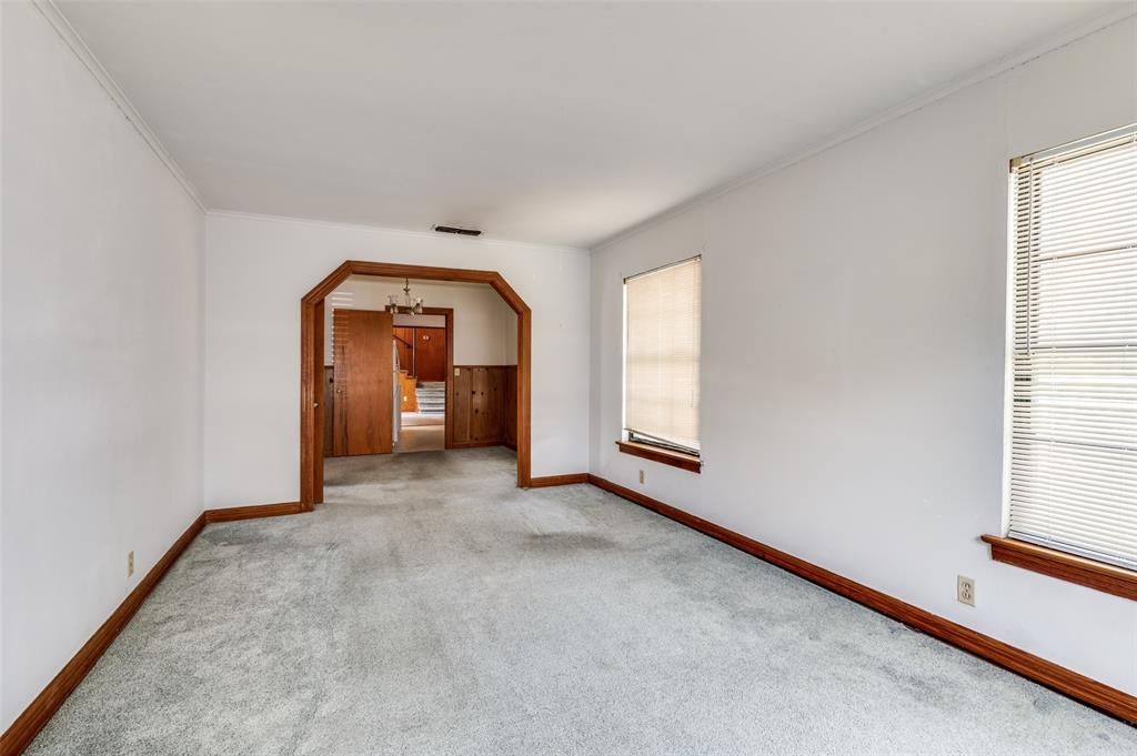 1125 N Riverside Drive