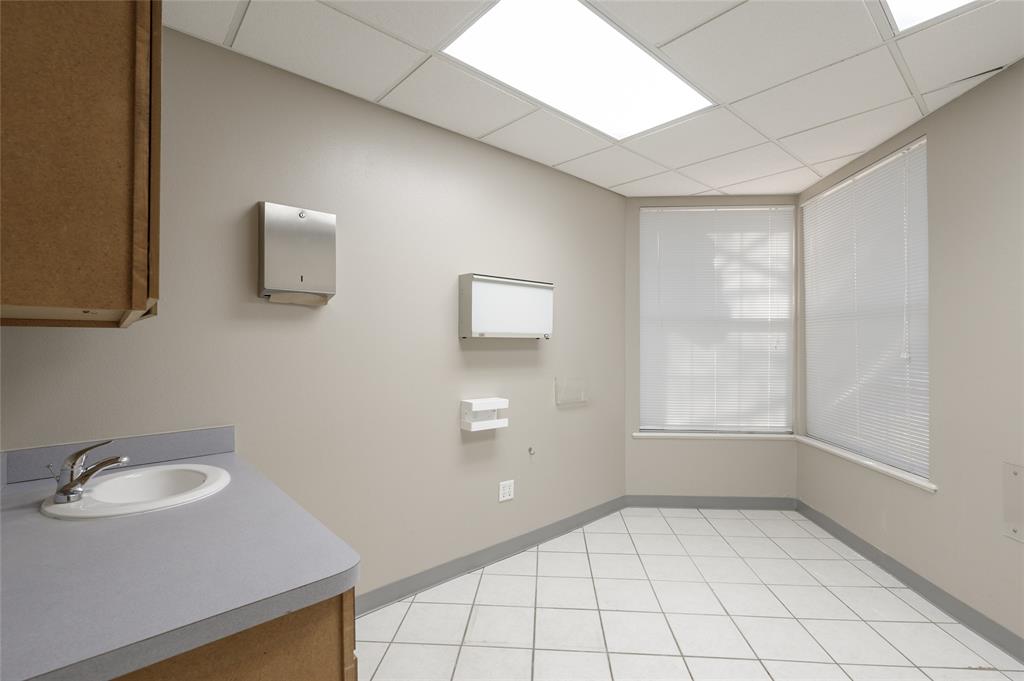 G-0763 MCANAIR J B, ACRES .47 - Commercial Sale