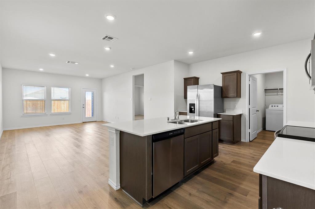 Magnolia Ph 10 - Residential