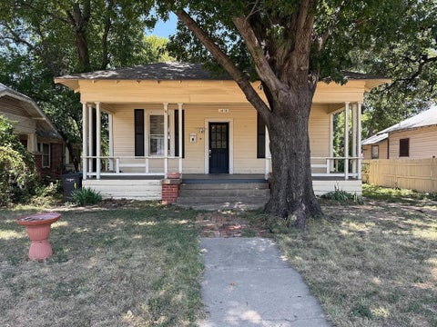 Photo of 1410 Circle Park Boulevard, Fort Worth, TX 76164 (MLS # 21385198)