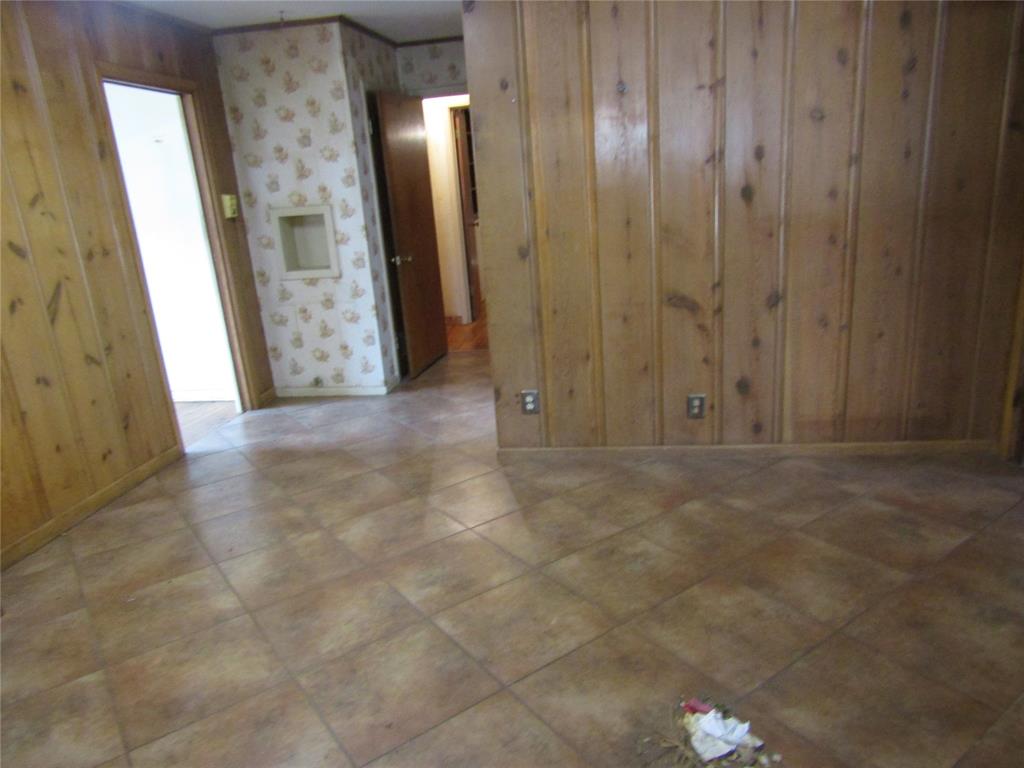 ACRES:0.450 ABST:1021 - Residential