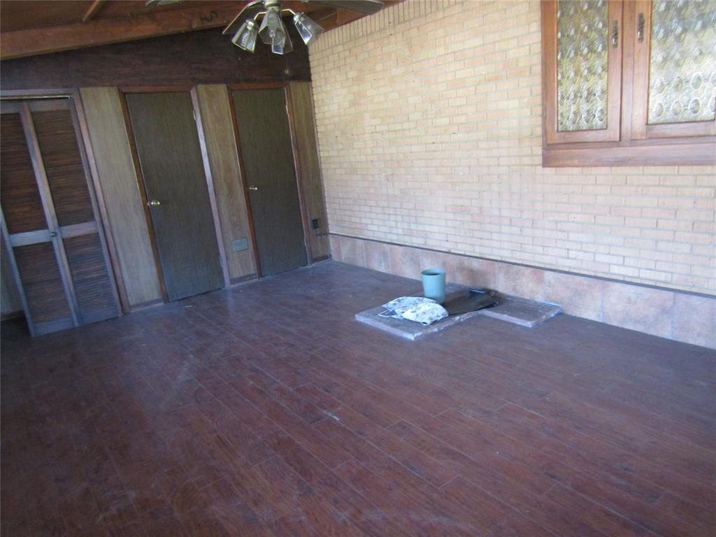 ACRES:0.450 ABST:1021 - Residential