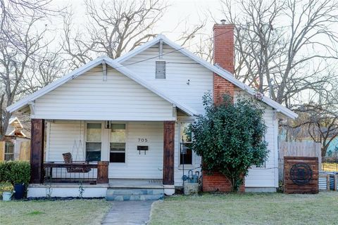 705 S Jackson Street McGregor TX 76657