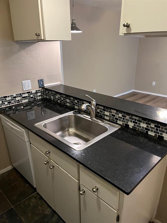 W E Hawkins Oak Lawn - Residential Lease