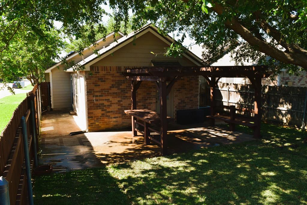 Shadowood Trail Condo - Residential