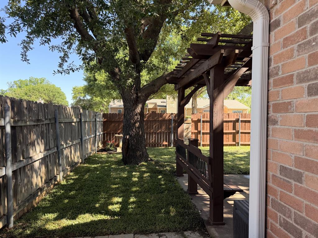 Shadowood Trail Condo - Residential