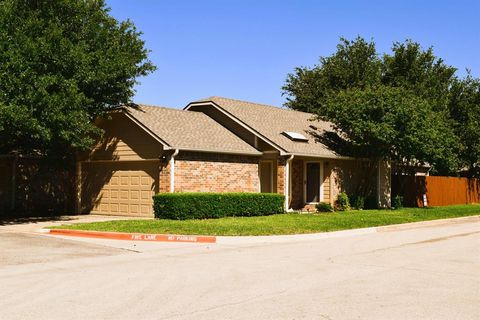 Photo of 1800 Maplewood Trail #1800, Colleyville, TX 76034 (MLS # 21244618)