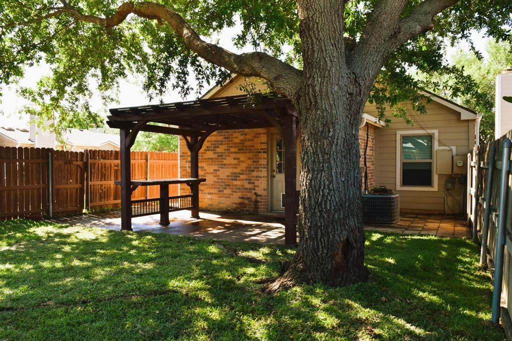 1800 Maplewood Trail