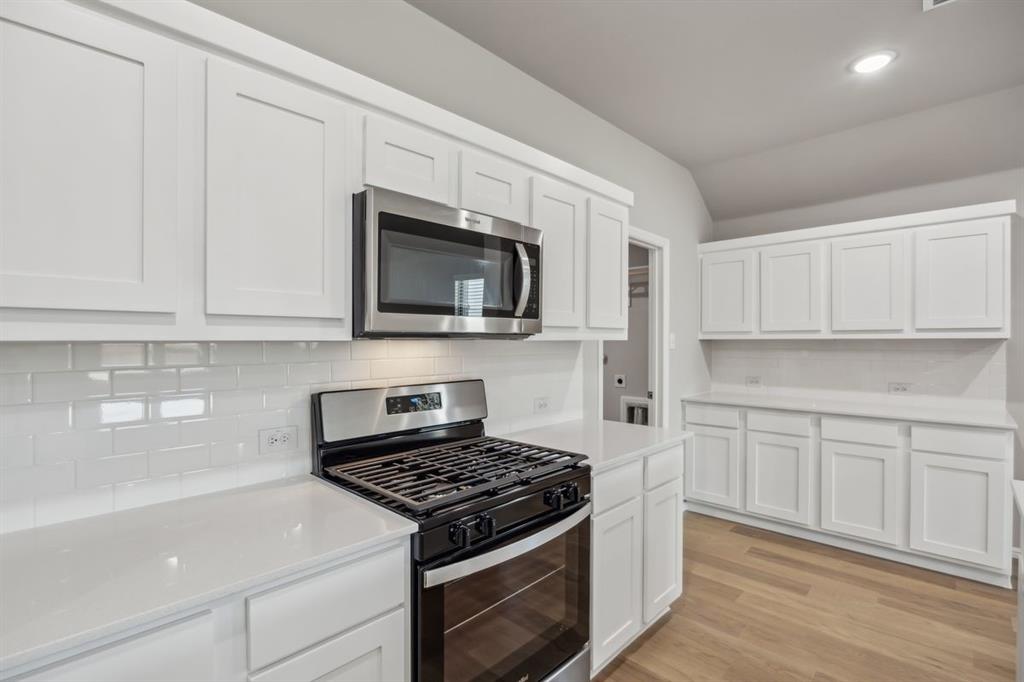 2122 Lone Star Lane