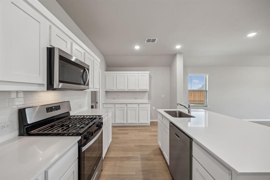 2122 Lone Star Lane