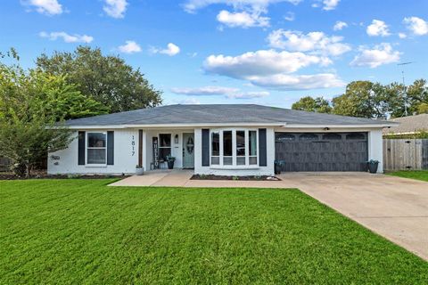 1817 Timbercreek Road Benbrook TX 76126
