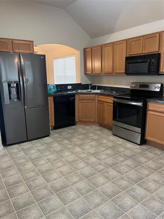 1113 Manhassett Court