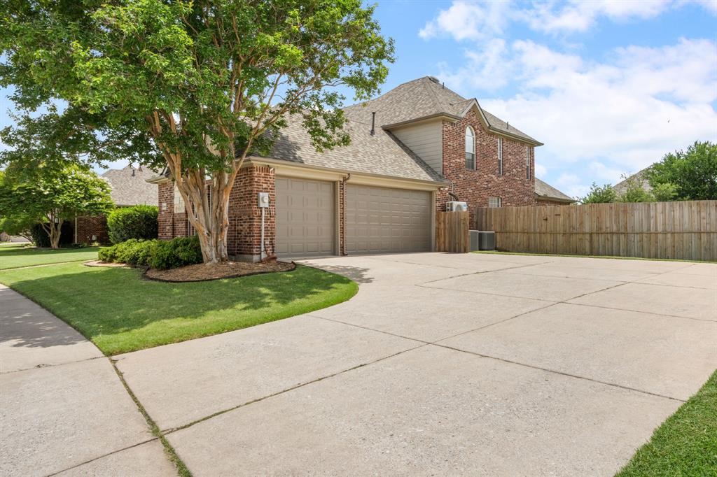 5904 Crestberry Lane