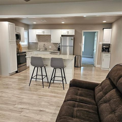 Photo of 802 Brown Trail, Bedford, TX 76022 (MLS # 21115100)