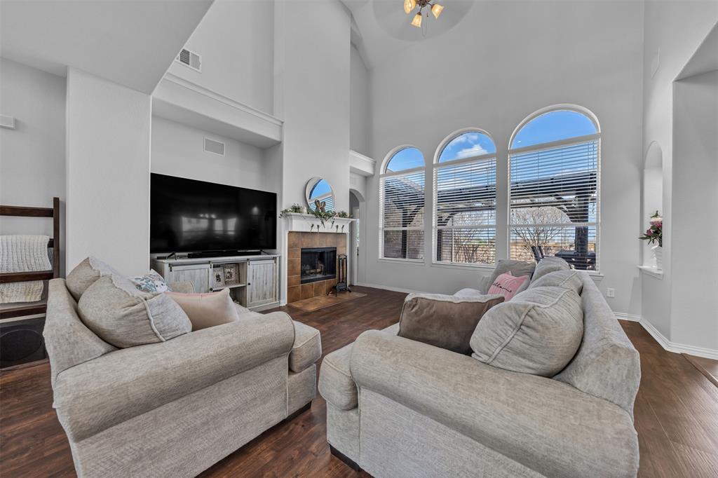 Mistletoe Hill Ph Viii - Residential