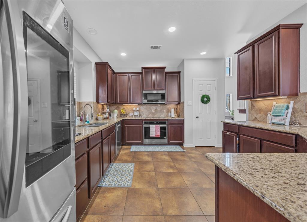 Mistletoe Hill Ph Viii - Residential