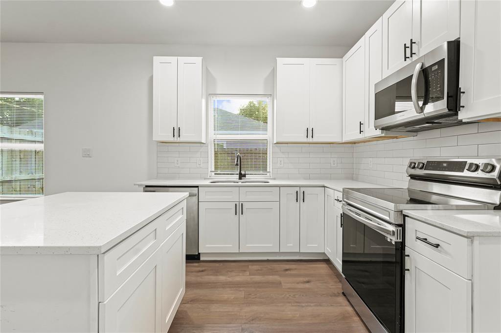 LINCOLN MANOR NO 3 - Residential