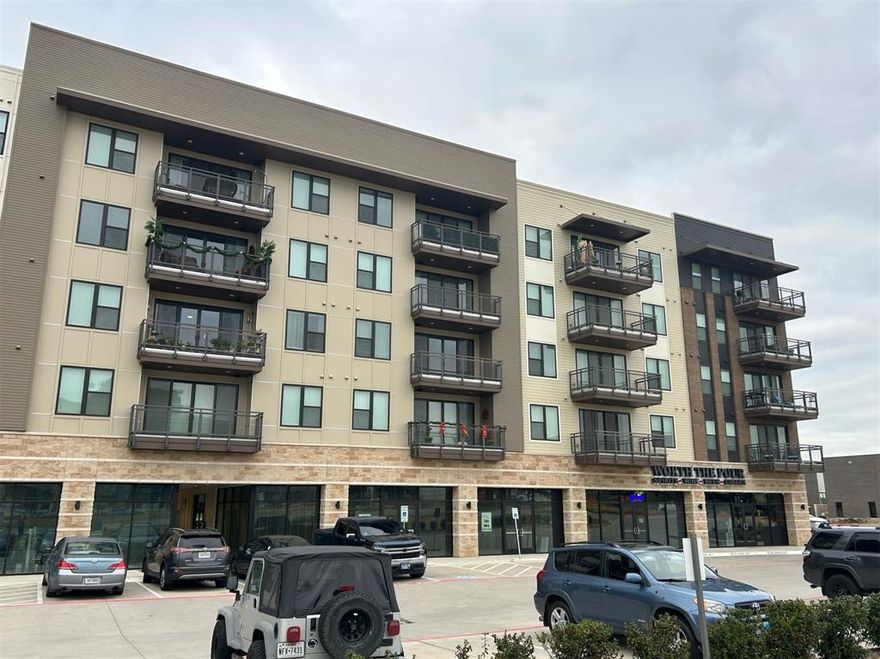 Beautiful 2 bedroom, 2 bathroom condo located in Sojourn at The Realm at Castle Hills. This is a fantastic townhome that features a spacious open floor plan with a huge island that opens up to the living room; leaving the living room you will walk out onto a spacious balcony. This unit includes 1 covered garage, 1 carport as well as 1 storage unit. Minutes from Dallas Fort Worth Airport. External storage unit in a different building Sojourn is the intersection of Hwy 121 and Standridge-Castle hills Dr. Park any open parking parallel to Castle Hills Dr