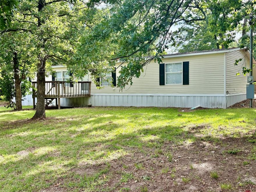 Large shaded lots in a gated community close to Callendar Lake.  This home has a completely remodeled kitchen with new appliances. The kitchen also has new vinyl flooring. Four bedrooms and two bathrooms. Community offers a park, pool and a boat launch.