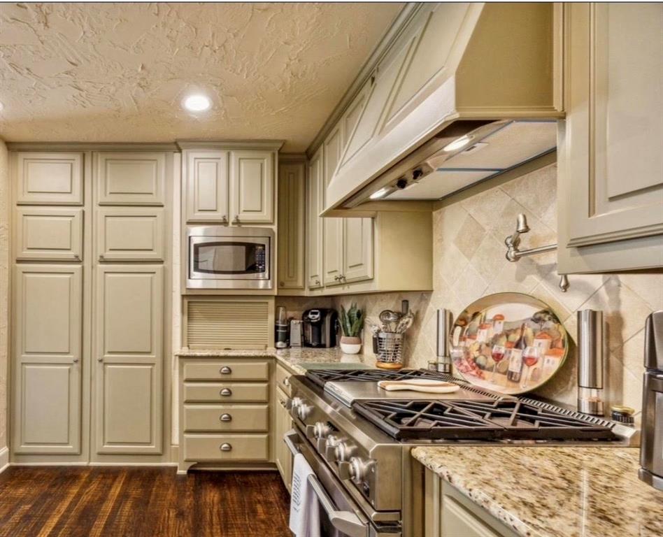 Castle Hills Village - Residential