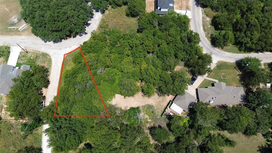 Welcome to this beautifully treed corner lot—just steps from Canyon Creek’s premier amenities!
Its unique shape allows for multiple home orientations while preserving the majority of the mature trees, giving you both design flexibility and natural beauty. The seller is open to providing a one-time close construction loan to build a pre-selected floor plan with Blue Ribbon Homes, using the seller’s preferred lender. Canyon Creek offers a wealth of amenities including multiple playgrounds, pools, parks, a fishing dock, basketball and tennis courts, and a clubhouse. Located in the county, building here is a breeze—whether you’re ready to create your dream home now or prefer to hold the lot as a smart investment for future resale. With a property like this, the possibilities are endless—secure it today and start planning your future!