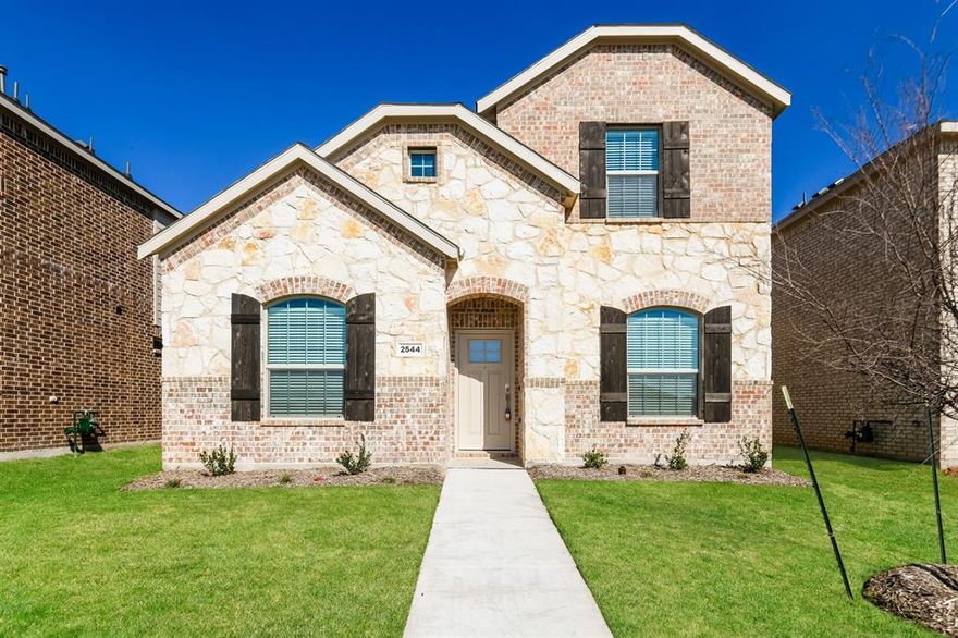 Enjoy this gorgeous home featuring living and entertainment space. This adorable home offers 3 bedroom and 2.5 bathroom home with carpet and laminate type flooring. The modern kitchen is equipped with modern appliances and offers updated cabinets with plenty of storage space. Home has neutral paint throughout. The beautiful patio offers plenty of open space for enjoying gorgeous days outdoors. The private, fenced in backyard, is perfect for pets or for enjoying gorgeous days outdoors. This home won't last long. Apply today!