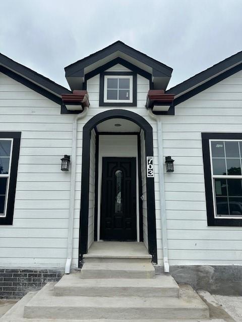 703 Neomi Avenue