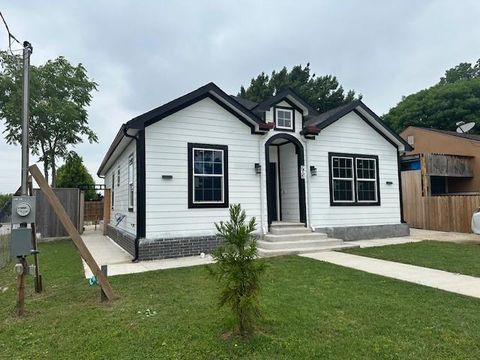 703 Neomi Avenue Dallas TX 75217