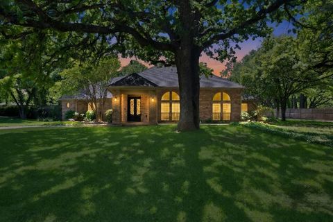 2900 Oak Trail Court Dalworthington Gardens TX 76016