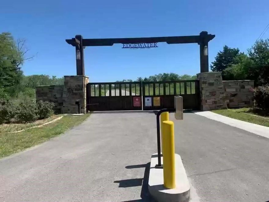 1.060 acres lot in the prestigious gated community at Cedar Creek Lake – The Edgewater. Imagine yourself enjoying all Cedar Creek Lake has to offer: fishing, boating, or just sitting by the water relaxing. It is only 30-40 minutes easy drive from downtown Dallas. Do not wait, come to see to believe it yourself.