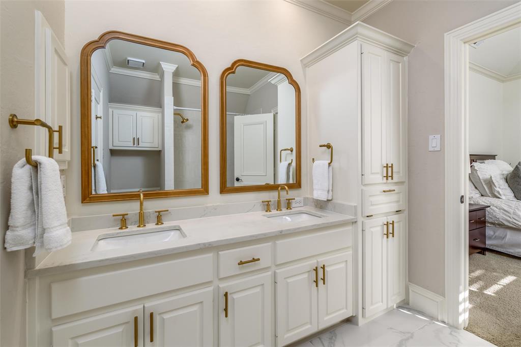 Kings Court Of Willow Bend - Residential