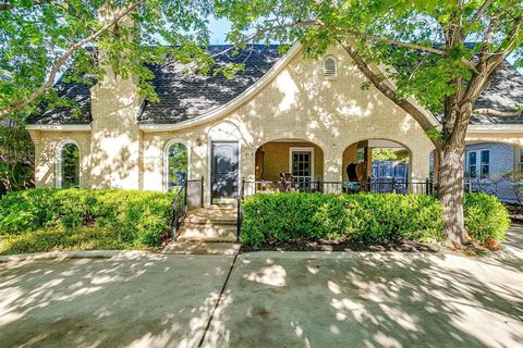 1929 Forest Park Boulevard Fort Worth TX 76110