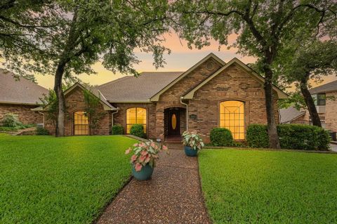 3121 Oakdale Drive Hurst TX 76054