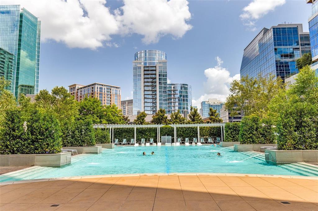 2900 Mckinnon Street 403